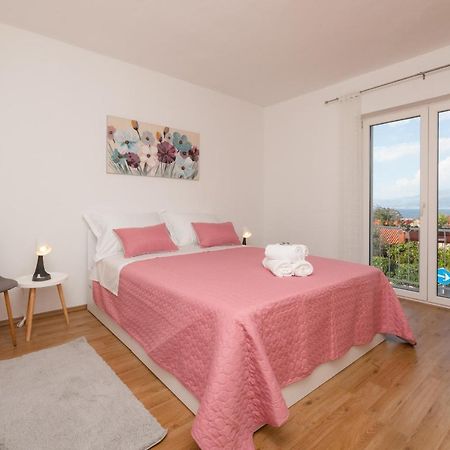 Apartment Nona - Center, 150 Meters From The Beach Supetar Exterior foto